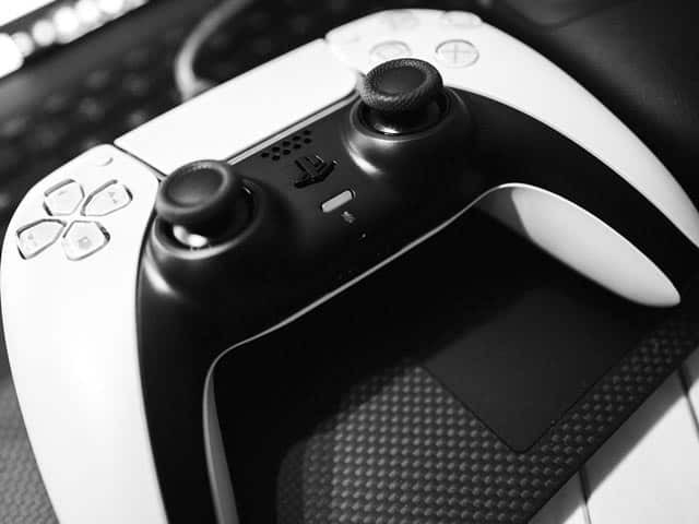 A video game controller with a vibration function